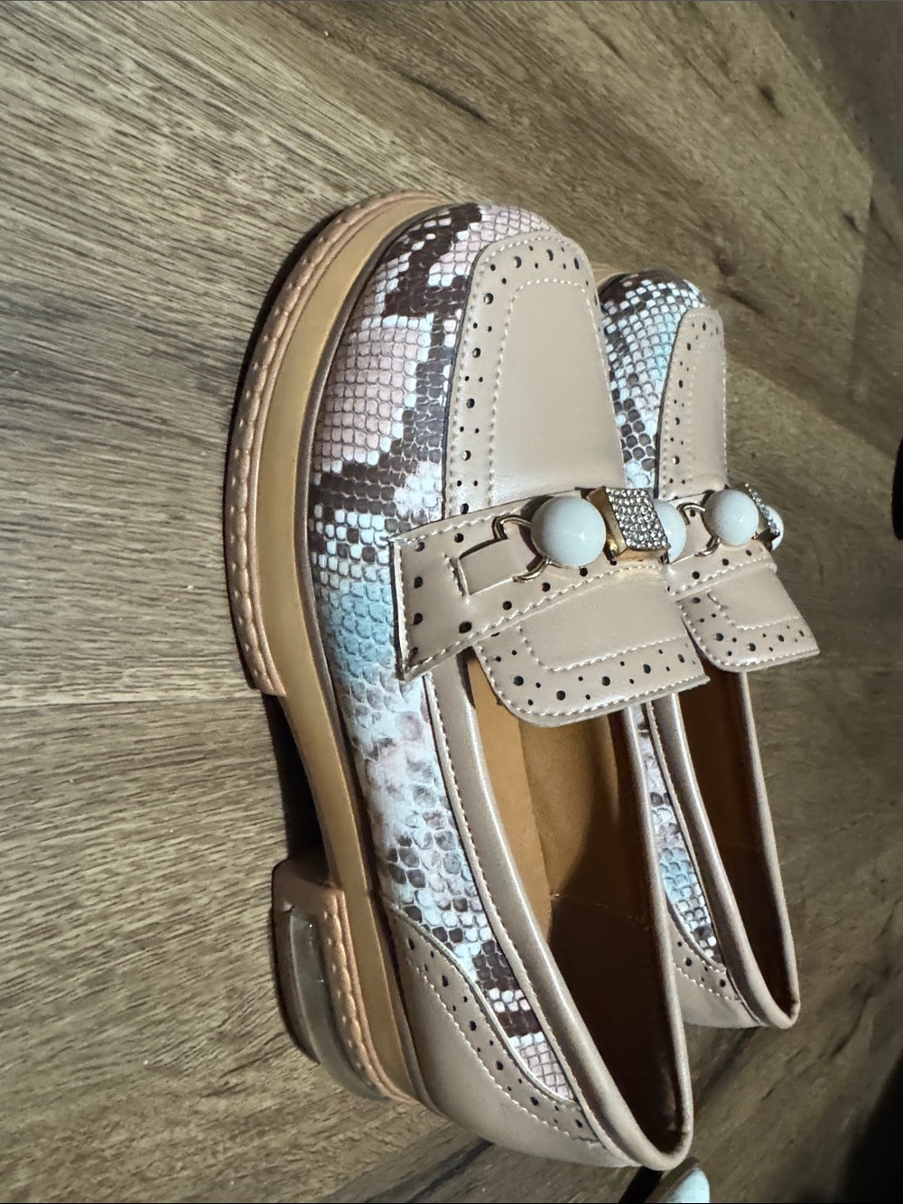 Source Unknown Blush Pink Loafers with Snake-Print Accents - Picture 2 of 2